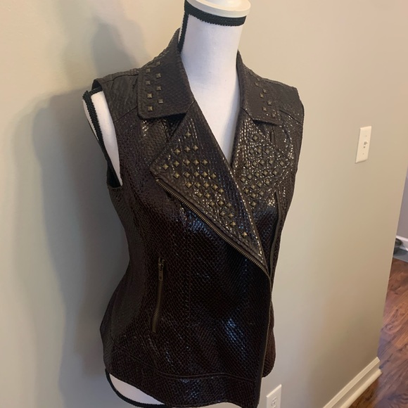 V Cristina Dark Brown faux snake skin/brass studs - Picture 2 of 4